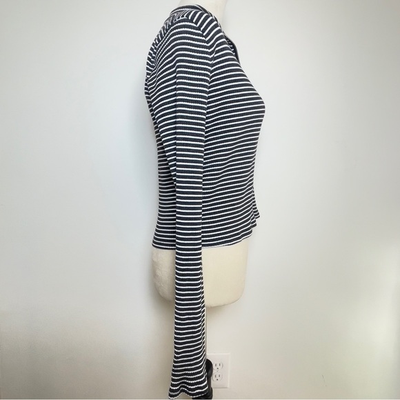 Hollister Ribbed Zip Front Long Sleeve Striped Slim Fit Top Black White Large - Picture 2 of 11